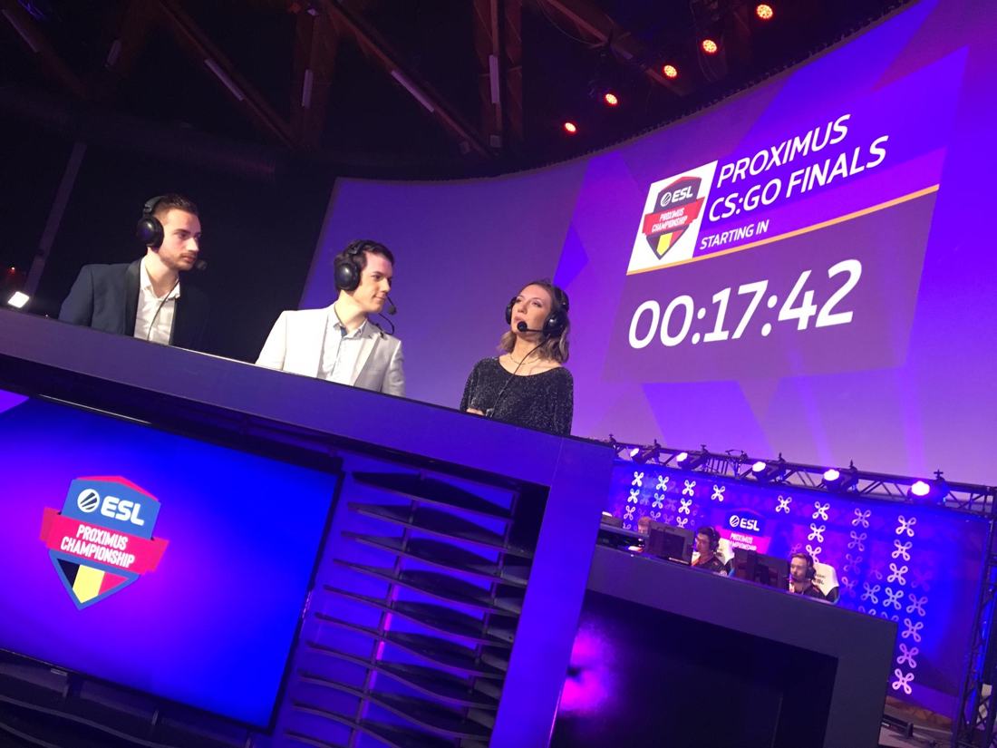 Salomé au desk de la finale CS:GO ESL Proximus