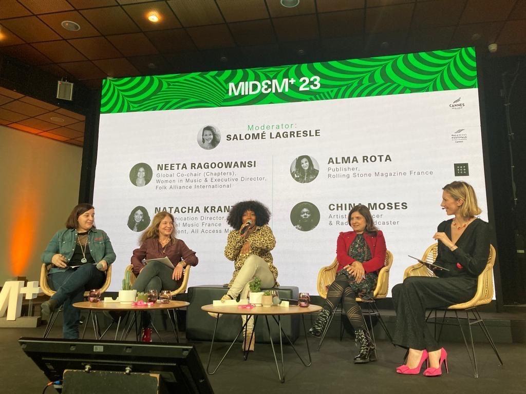 Salomé modère une table ronde au MIDEM+ 2023